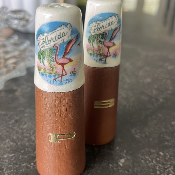 Vintage tall, flamingo teak wooden salt & pepper shakers mid-century style - Picture 5 of 6